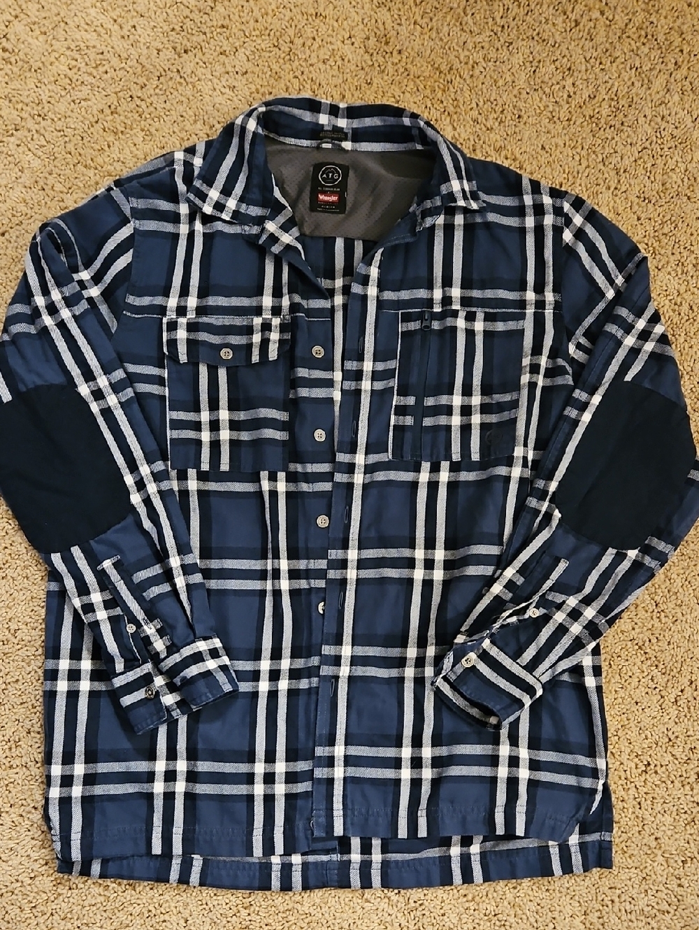 Wrangler Navy and White Plaid Casual Button-Down Shirt
